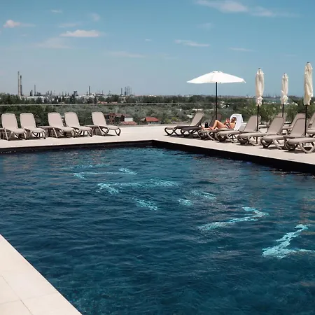 Topaz 54 In Odyssey Spa&pool-parking